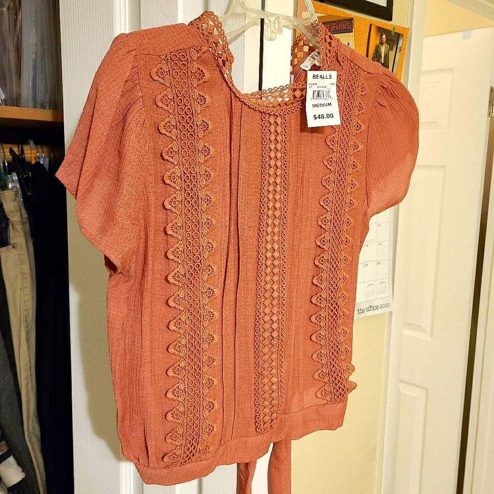 Semi-crop dressy top